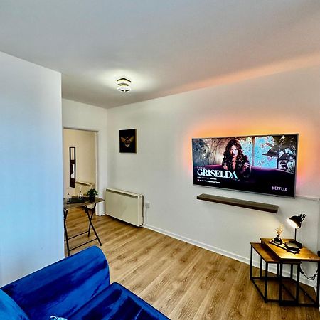 Rnm - Business Professional & Top Choice, Private Access & Entire Place, Kitchen & Washroom With Amenities, Smart Tv, Easy Access, Fast Wifi, Parking Nearby, Great Transport Links Halesowen Exterior foto