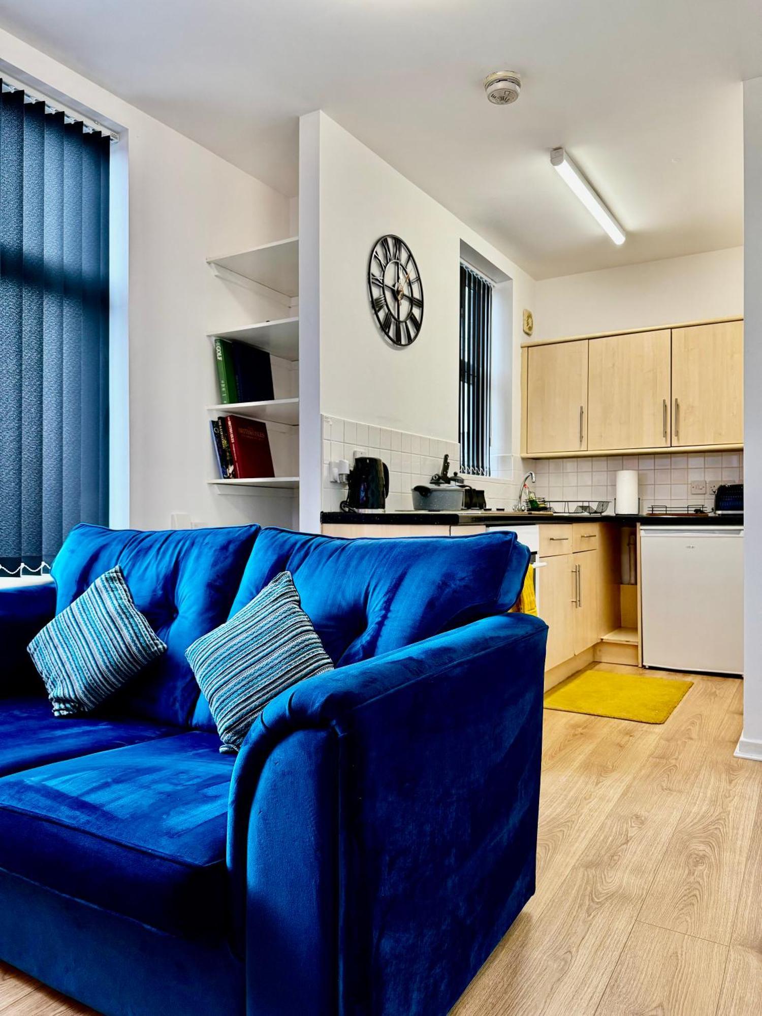 Rnm - Business Professional & Top Choice, Private Access & Entire Place, Kitchen & Washroom With Amenities, Smart Tv, Easy Access, Fast Wifi, Parking Nearby, Great Transport Links Halesowen Exterior foto