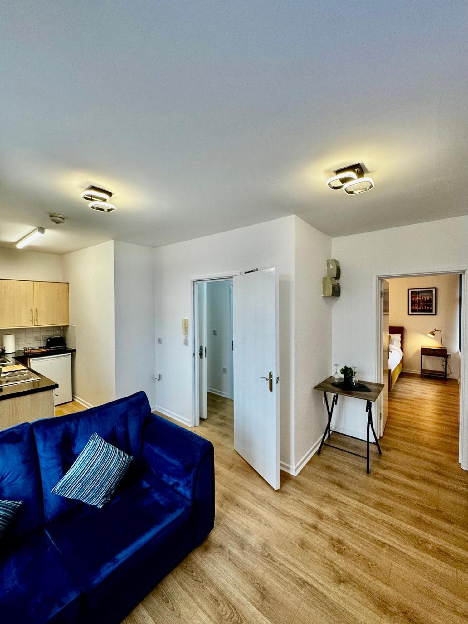 Rnm - Business Professional & Top Choice, Private Access & Entire Place, Kitchen & Washroom With Amenities, Smart Tv, Easy Access, Fast Wifi, Parking Nearby, Great Transport Links Halesowen Exterior foto
